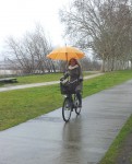 deux roue,vélo,bicyclette,parapluie,vie pratique,innovation,invention,bordeaux,porte-parapluie,popins